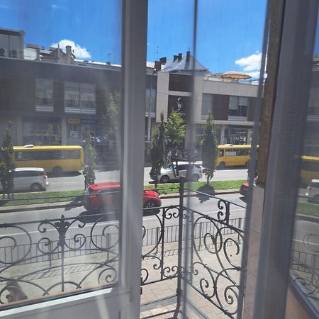 Двокімнатна Квартира Біля Оперного Театру Lviv Extérieur photo